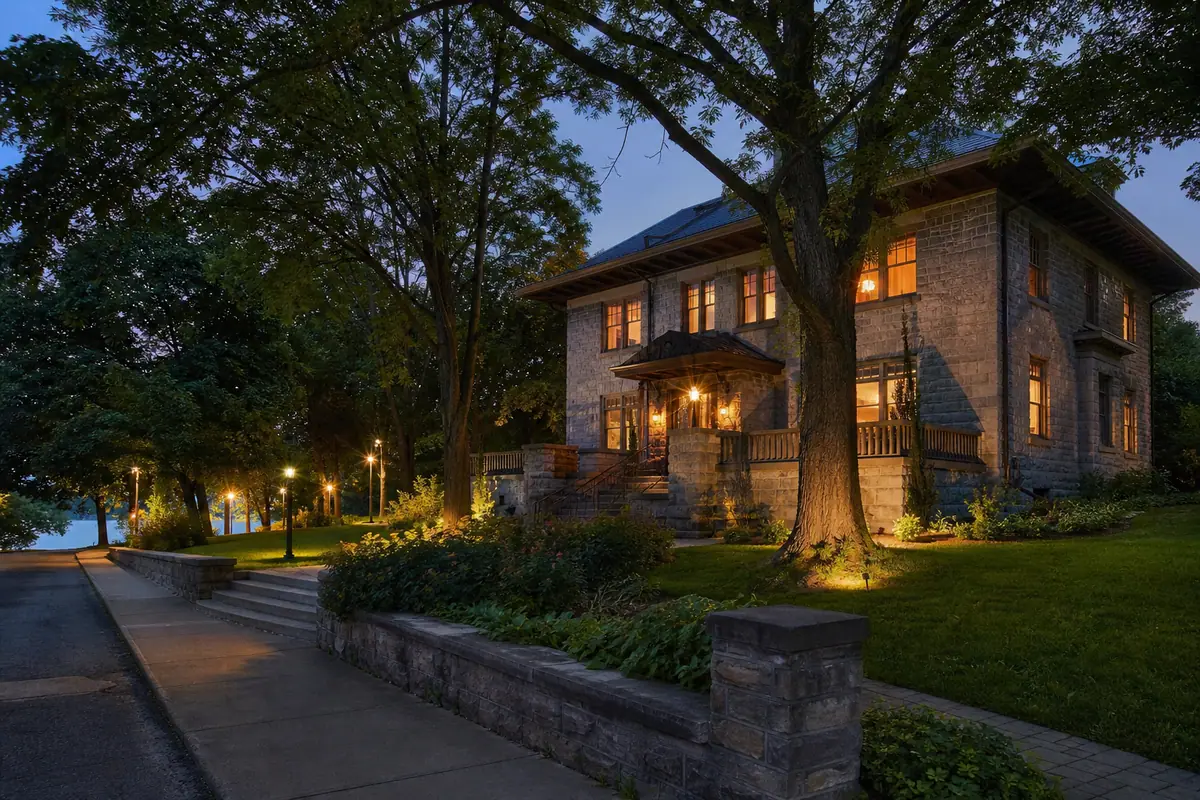Photoreal editorial image for Where to Stay in Niagara Falls, New York
