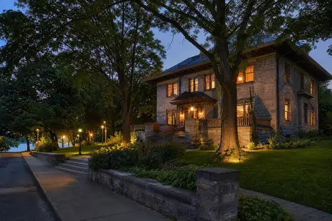Photoreal editorial image for Where to Stay in Niagara Falls, New York