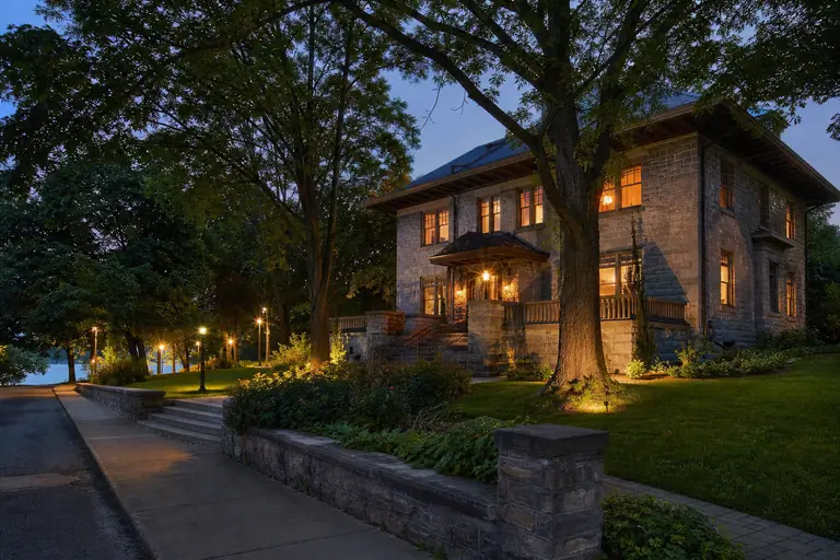 Photoreal editorial image for Where to Stay in Niagara Falls, New York