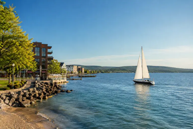 Travel-editorial Traverse City, Michigan scene for A Traverse City First-Trip Plan: Bayfront, Wine Country, and Sleeping Bear