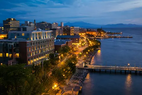 Travel-editorial Burlington, Vermont scene for Where to Stay in Burlington: Downtown, the Waterfront, or South End