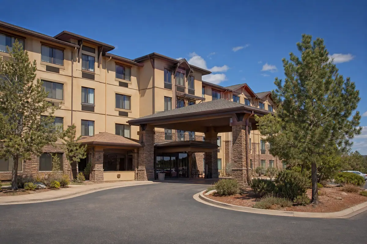 Photoreal exterior of Grand Canyon Hotel & Suites near Grand Canyon