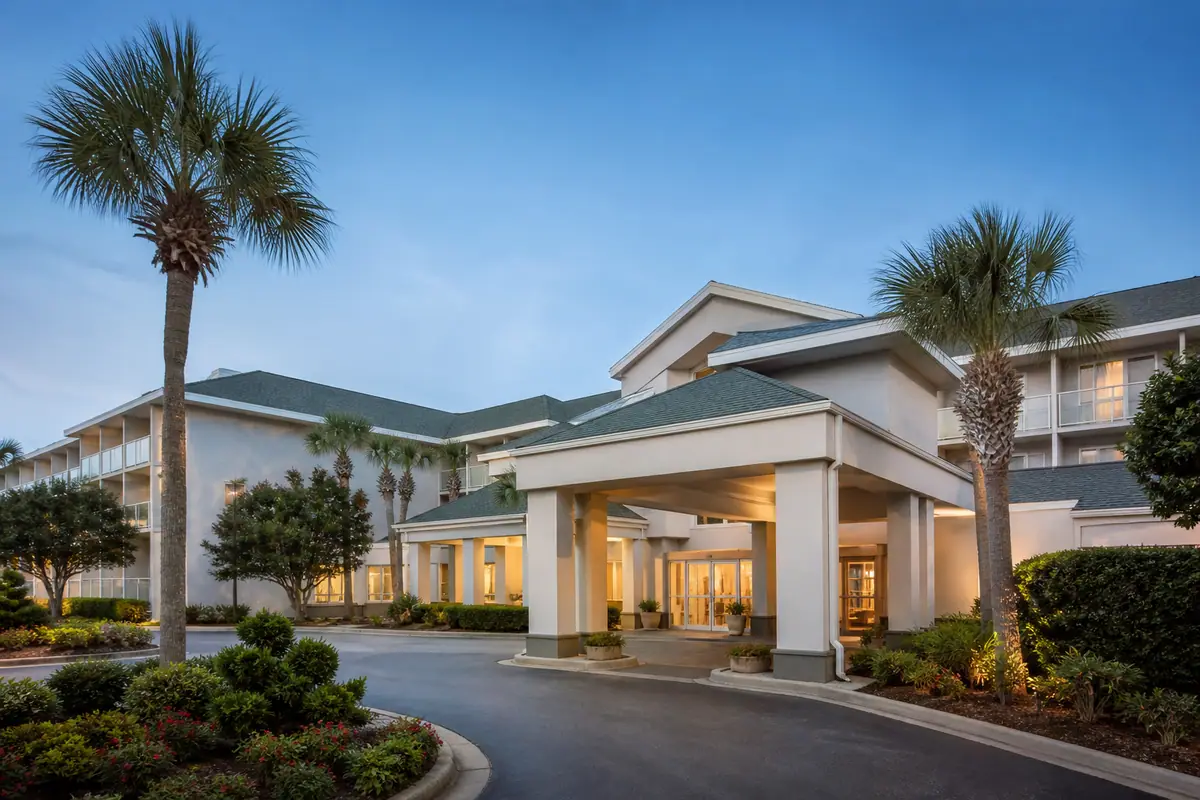 Photoreal travel-editorial view of Holiday Inn Express Hilton Head Island on Hilton Head Island, South Carolina