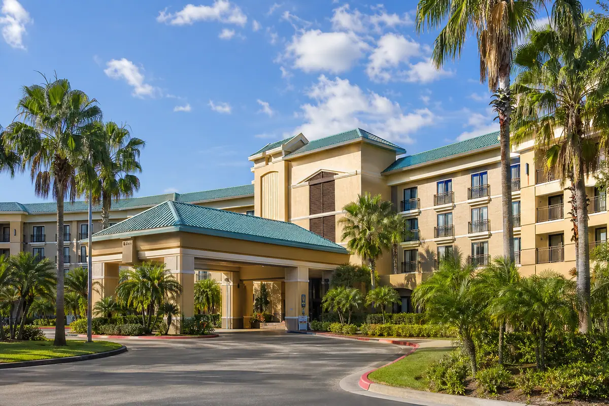 Photoreal exterior of Rosen Inn at Pointe Orlando in Orlando