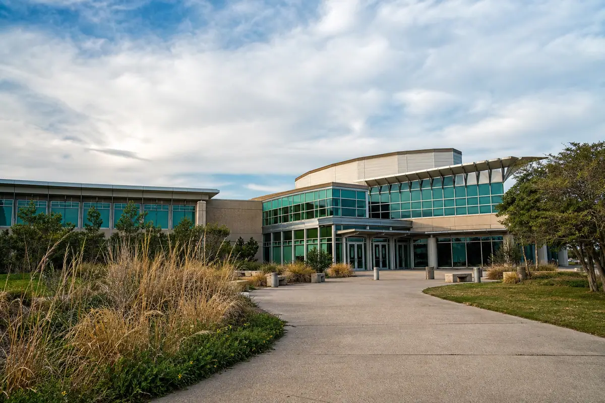 Photoreal travel-editorial view of Virginia Aquarium & Marine Science Center in Virginia Beach, Virginia